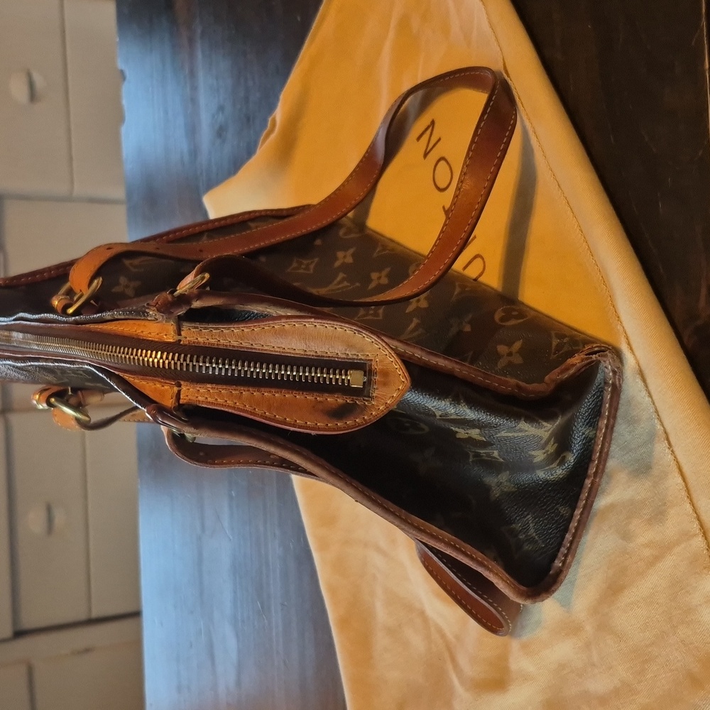 Authentic Louis Vuitton Brown and Tan Monogram Handbag - Picture 3 of 15